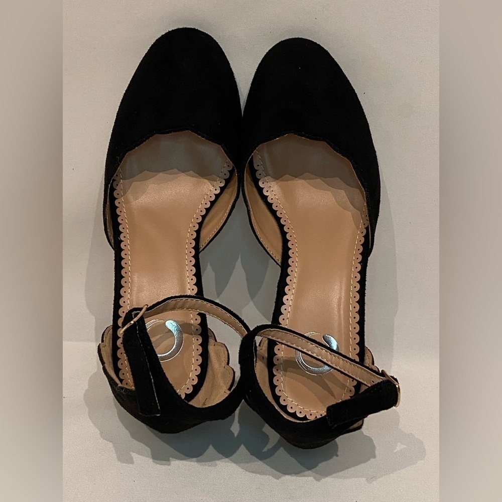 NEW Journee Collection Women’s Edna Suede Pump Size 5.5W - Picture 9 of 11